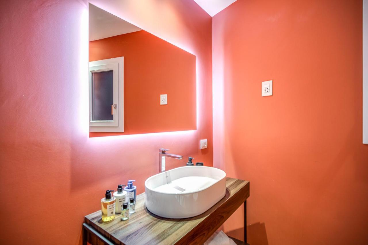Milhouse Suites Duomo Мілан Екстер'єр фото